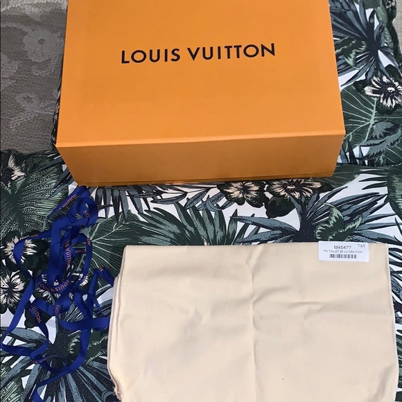 Louis Vuitton Crafty Toiletry 26 - Picture 9 of 16